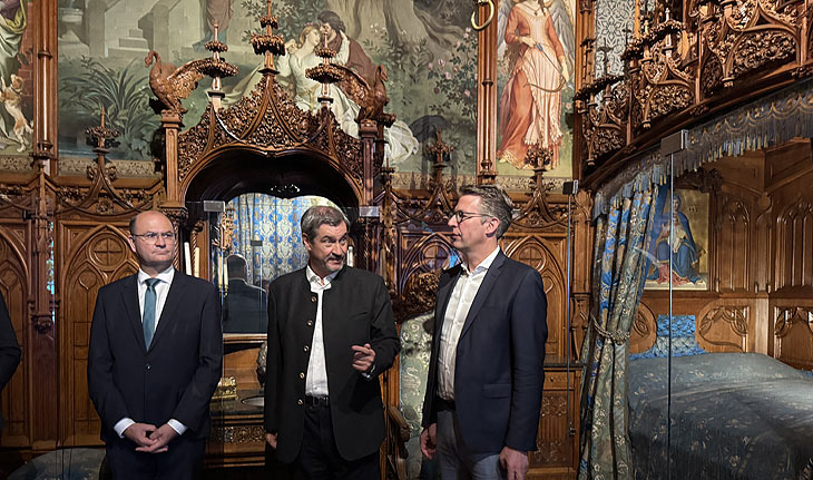 Pressetermin zur Fertigstellung der Sanierungsmassnahmen im Schloss Neuschwanstein mit Bayerns Ministerpraesident Markus Soeder (CSU, M.), Markus Blume (CSU, r.), bayerischer Staatsminister für Wissenschaft und Kunst, und Albert Fueracker (CSU), bayerischer Staatsminister der Finanzen und für Heimat aufgenommen am 07. Juli 2025 in Hohenschwangau (©Foto: Martin Schmitz) 